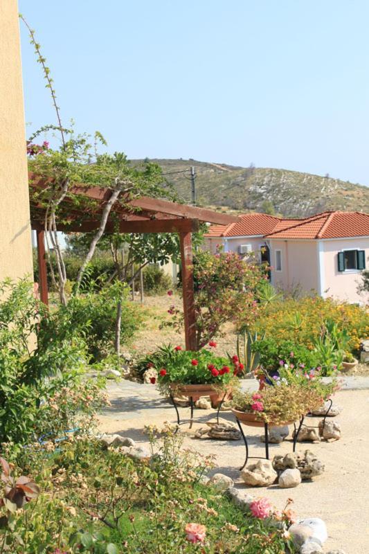 Maria'S Garden Apartments Lassi  Exterior photo